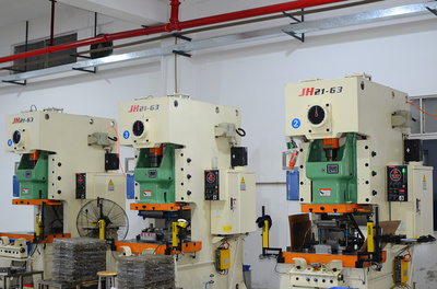 生產(chǎn)設備與機械設備 現(xiàn)代工業(yè)的支柱