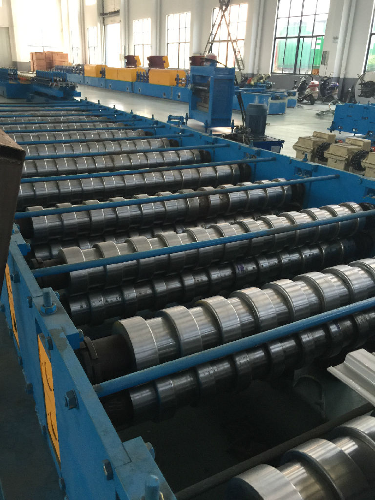 金屬異型材冷彎成型設(shè)備 驅(qū)動(dòng)太陽能與軌道行業(yè)精密制造的核心動(dòng)力